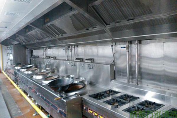 2025年12月5日德阳某大型中餐后厨油烟机和烟道清洗案例