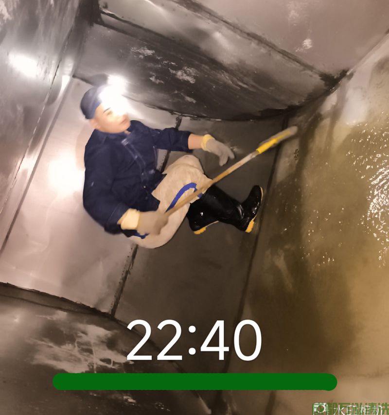 2025年12月17日德阳某大型商场排油烟主管道和油烟净化器风机